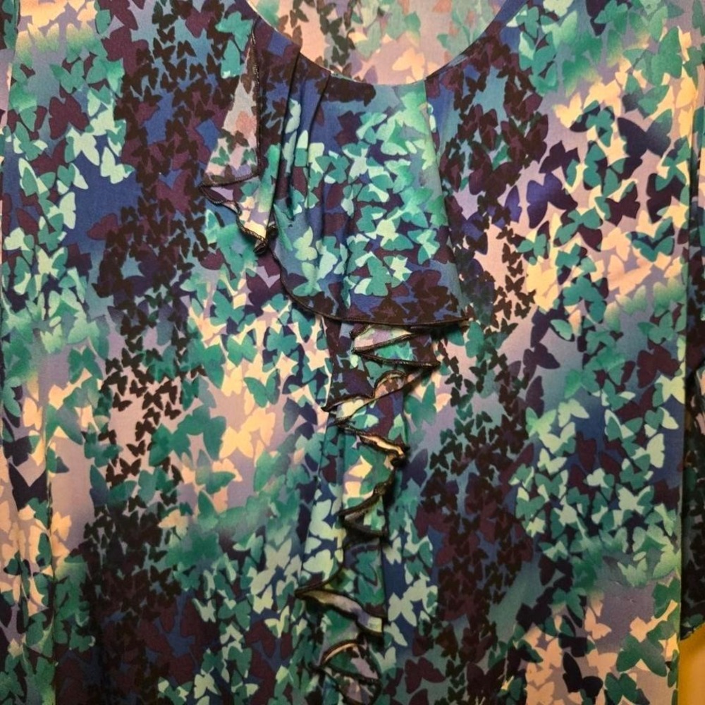 East 5th brand. Blue and green butterfly print top with ruffles Size 1X - Picture 3 of 6